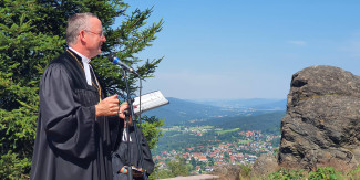 ELKB Landesbischof predigt auf dem Silberberg im Bayerischenwald